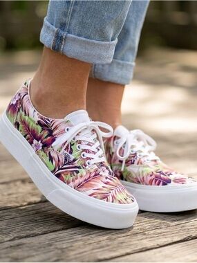 Vans Women’s Paradise Floral Doheny Platform Low Top Sneakers Size 9.5